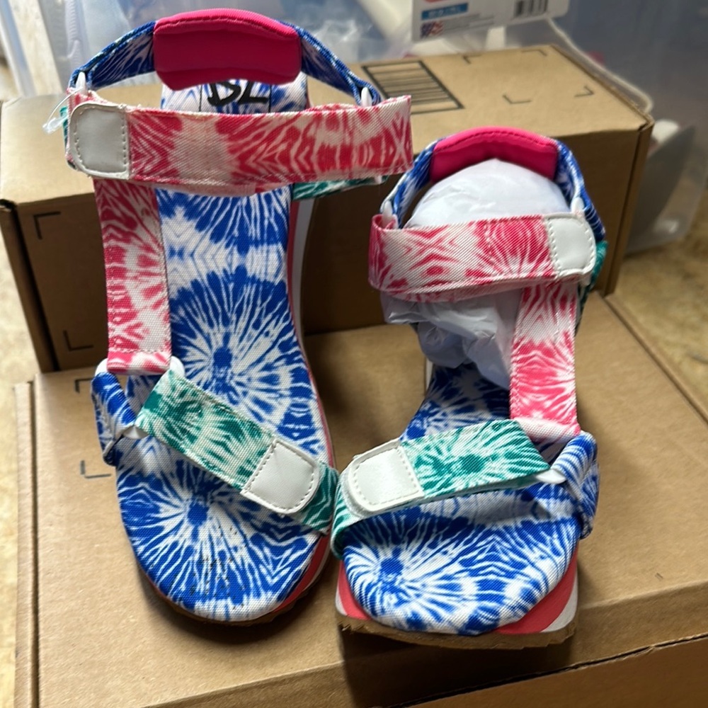 NWOT Dirty Laundry Velcro Strap sandals. Size 7. Has spot on toe. Shown in pic